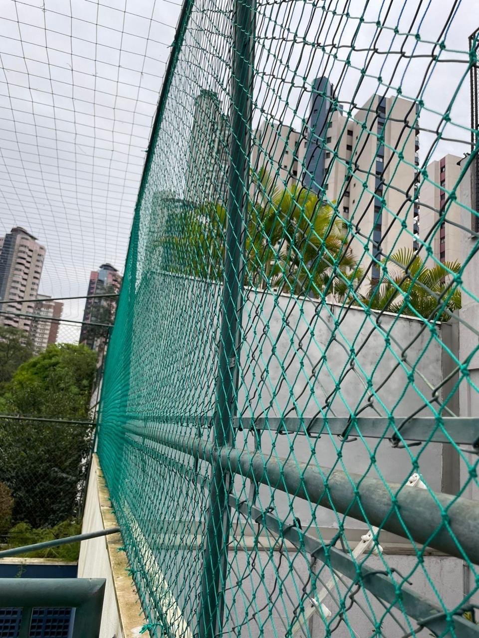Rede verde de proteção em quadra externa